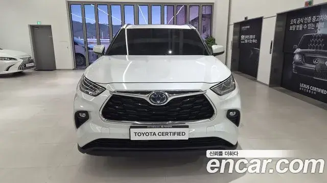 Toyota Highlander 2023 — Photo 18/20