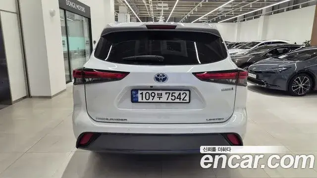 Toyota Highlander 2023 — Photo 13/20