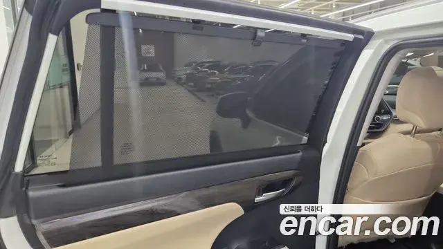 Toyota Highlander 2023 — Photo 17/20