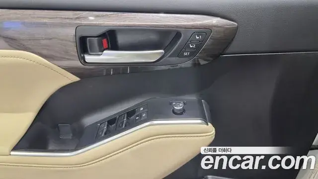 Toyota Highlander 2023 — Photo 20/20