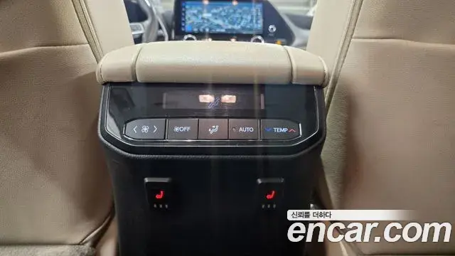 Toyota Highlander 2023 — Photo 14/20
