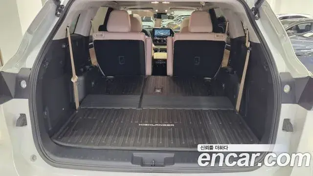 Toyota Highlander 2023 — Photo 6/20
