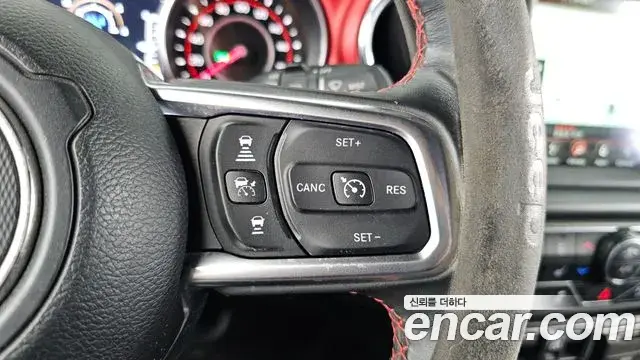 Jeep Wrangler 2019 — Фото 18/20