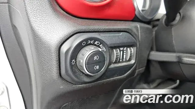 Jeep Wrangler 2019 — Фото 19/20