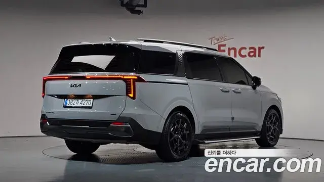 Kia Carnival 2025 — Şəkil 2/20
