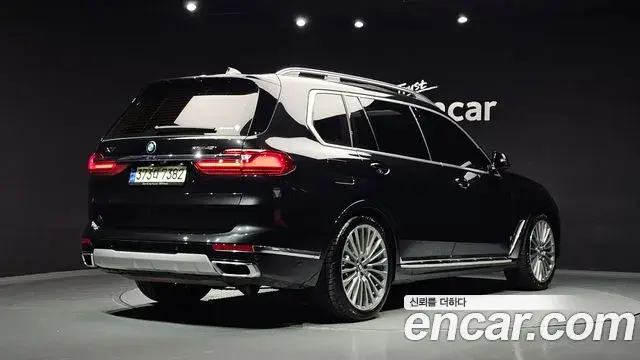 BMW X7 2021 — Фото 2/20
