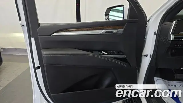 Cadillac Escalade 2025 — Photo 32/33