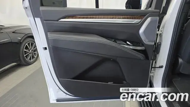 Cadillac Escalade 2025 — Photo 16/33