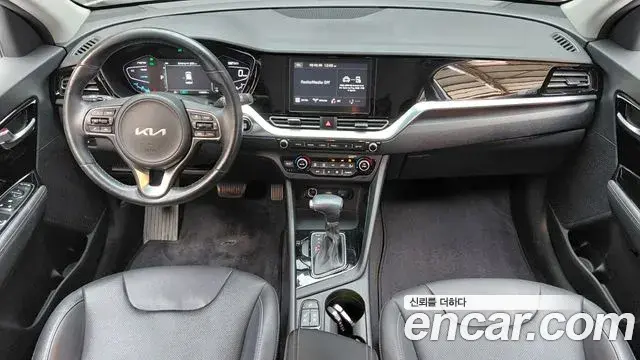 Kia Niro 2021 — Фото 7/20