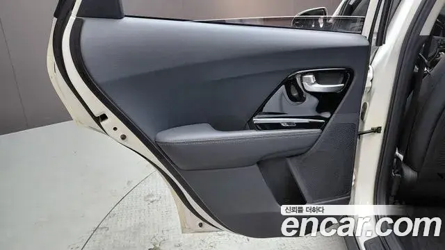 Kia Niro 2021 — Photo 16/30