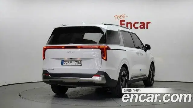 Kia Carnival 2024 — Photo 28/30