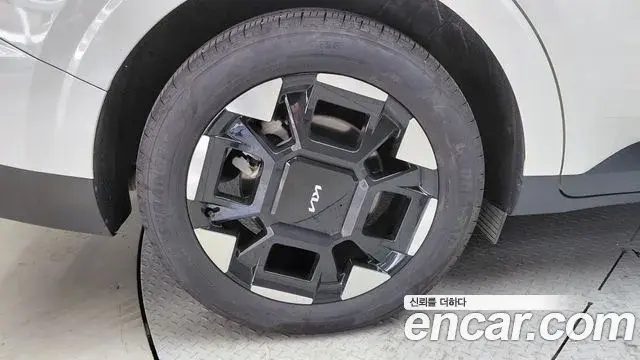 Kia Carnival 2024 — Photo 9/30