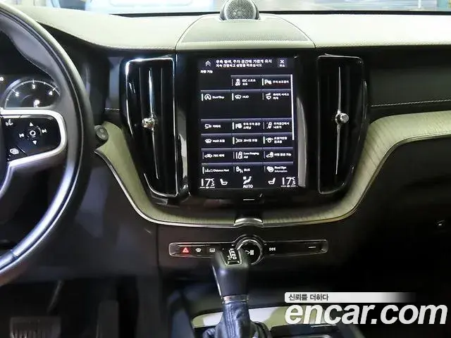 Volvo XC60 2019 — Фото 11/20