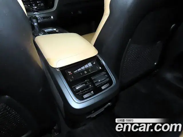 Volvo XC60 2019 — Фото 15/20