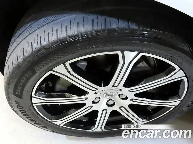 Volvo XC60 2019 — Фото 20/20
