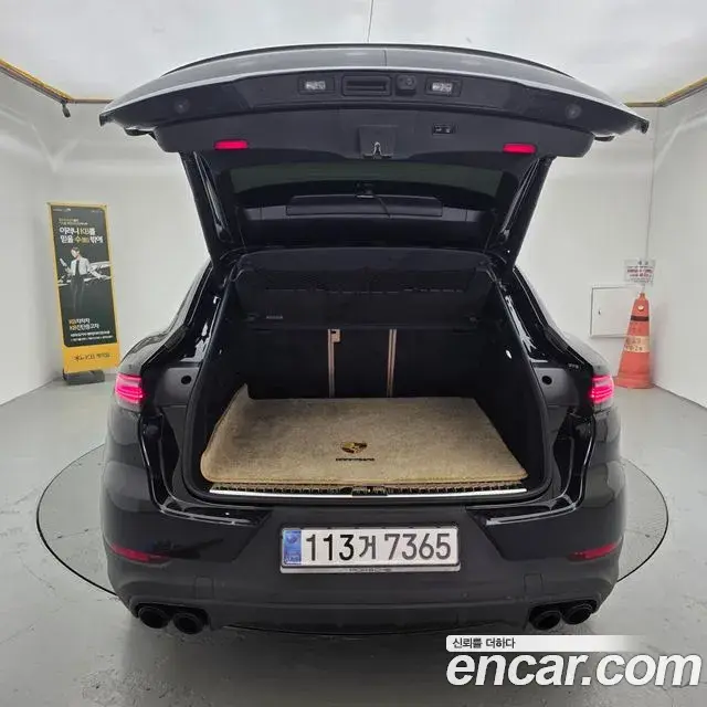 Porsche Cayenne 2020 — Фото 8/18
