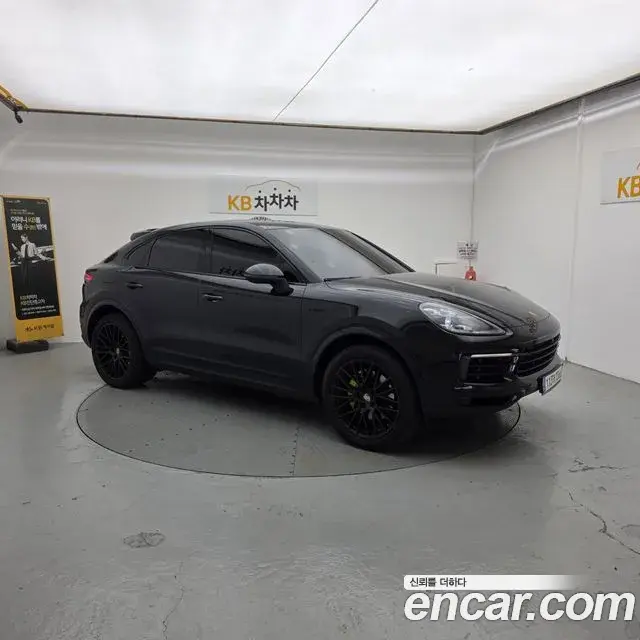 Porsche Cayenne 2020 — Фото 10/18