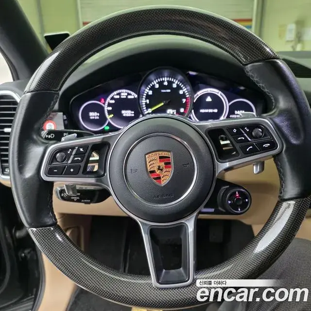 Porsche Cayenne 2020 — Фото 12/18