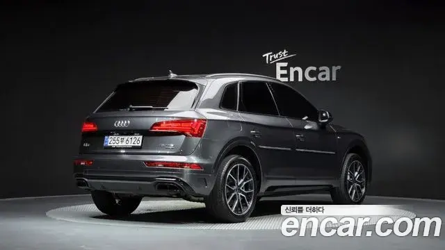 Audi Q5 2024 — Фото 2/20