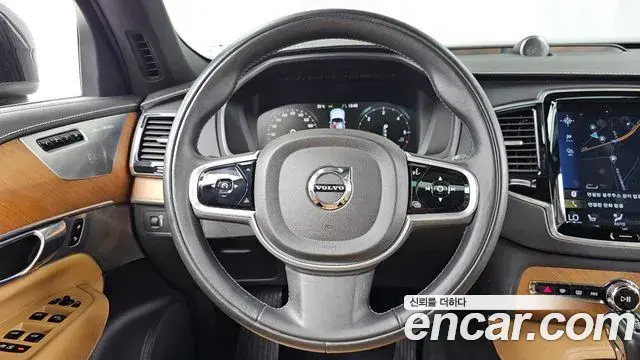 Volvo XC90 2018 — Фото 13/20