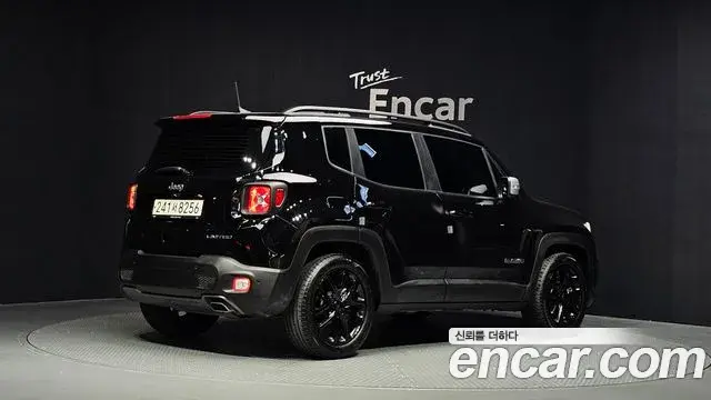 Jeep Renegade 2022 — ფოტო 13/20