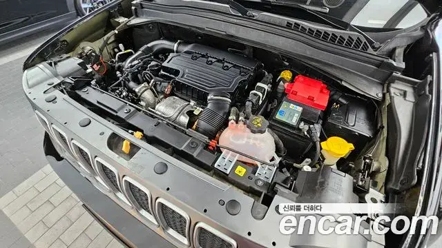 Jeep Renegade 2022 — ფოტო 14/20