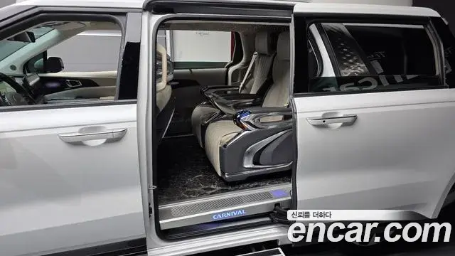 Kia Carnival 2023 — Фото 12/20