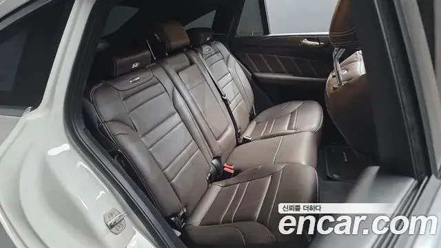 Mercedes-Benz GLE-Class 2019 — Фото 11/20