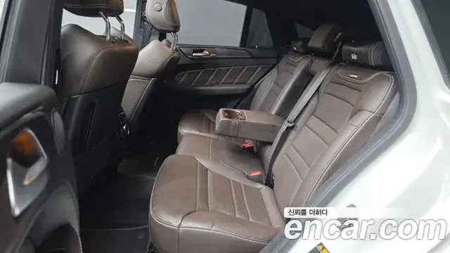 Mercedes-Benz GLE-Class 2019 — Фото 12/20