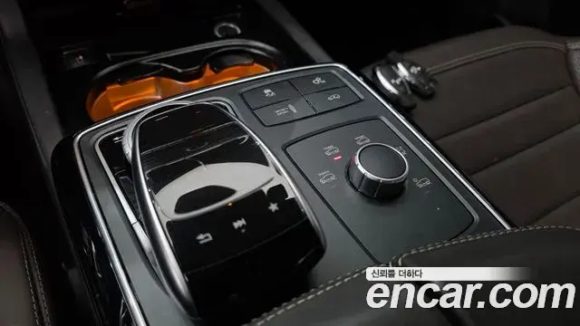 Mercedes-Benz GLE-Class 2019 — Фото 18/20