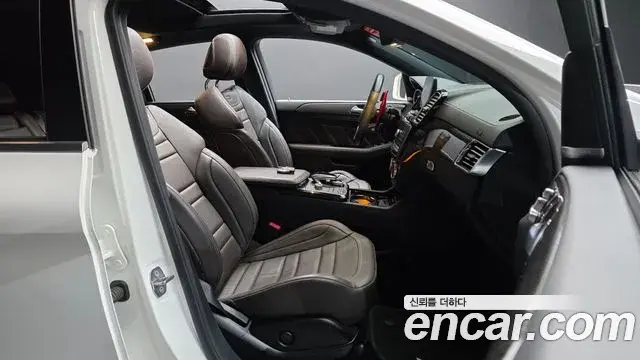 Mercedes-Benz GLE-Class 2019 — Şəkil 13/33