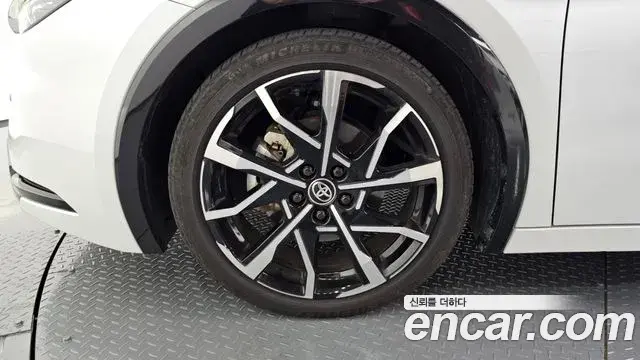 Toyota Prius 2024 — Şəkil 17/30