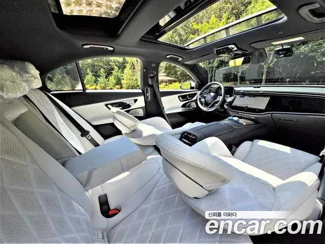 Mercedes-Benz E-Class 2026 — Photo 10/20