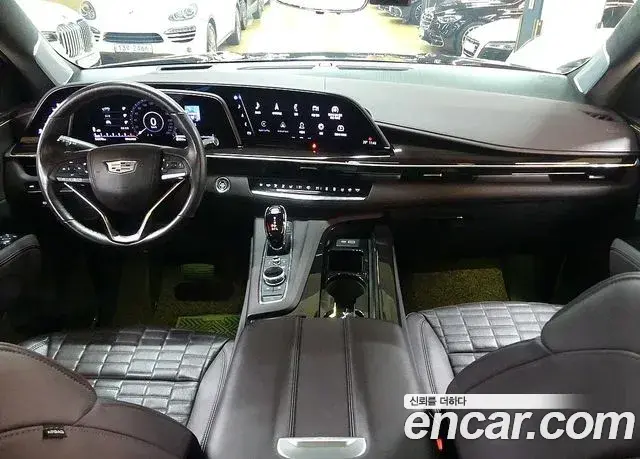 Cadillac Escalade 2023 — Photo 16/20