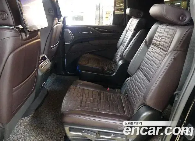 Cadillac Escalade 2023 — Photo 19/20