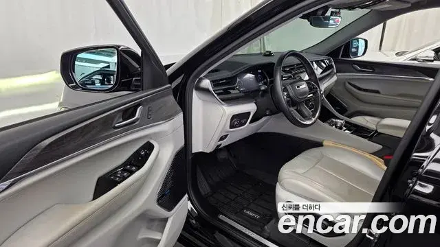 Jeep Grand Cherokee 2022 — Фото 10/20