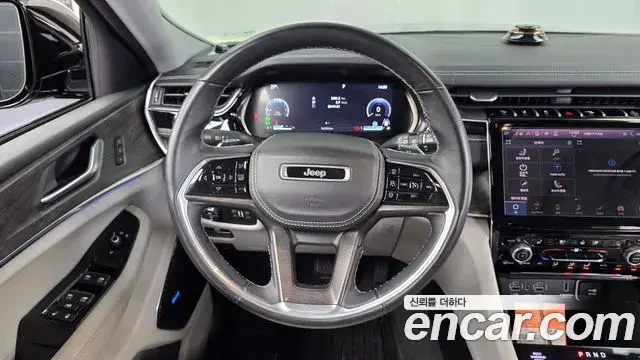 Jeep Grand Cherokee 2022 — Фото 13/20
