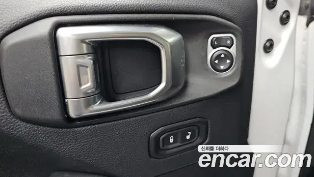 Jeep Wrangler 2019 — Фото 13/20