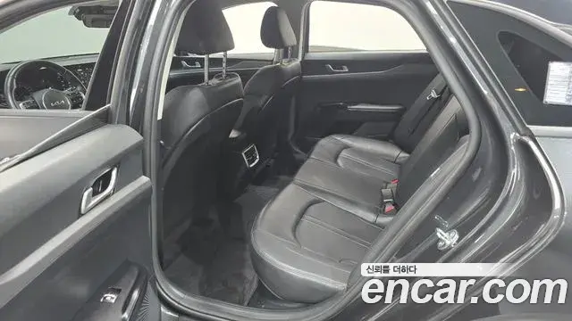Kia K5 2023 — ფოტო 8/31