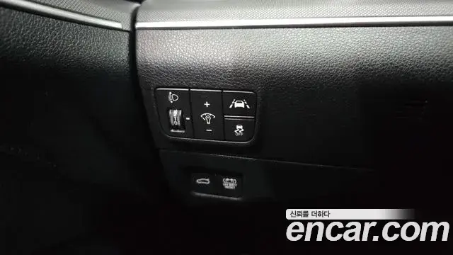 Kia K5 2023 — ფოტო 26/31