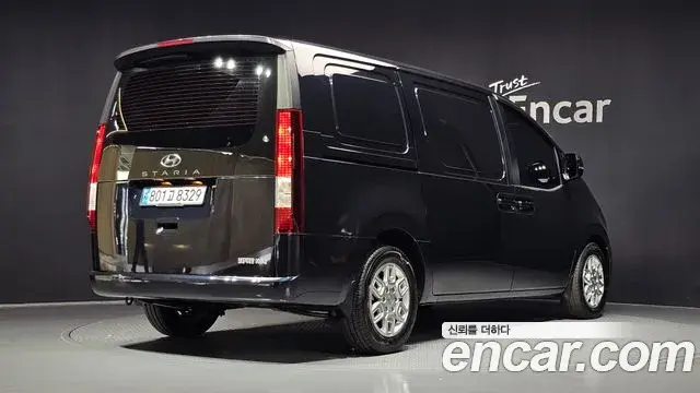 Hyundai Staria 2022 — Фото 2/20