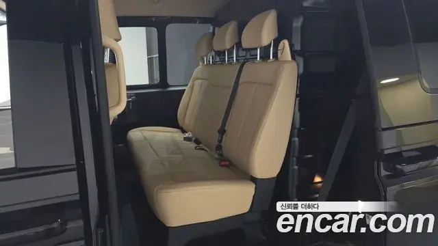 Hyundai Staria 2022 — Фото 12/20