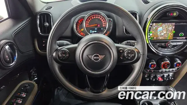 Mini Cooper Countryman 2019 — Photo 16/36