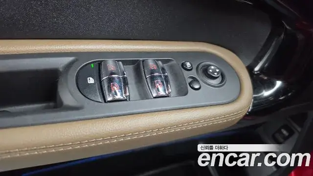 Mini Cooper Countryman 2019 — Photo 10/36