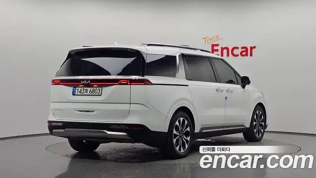 Kia Carnival 2023 — Фото 2/20