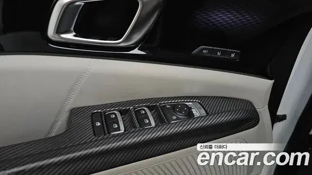Kia Carnival 2023 — Фото 17/20