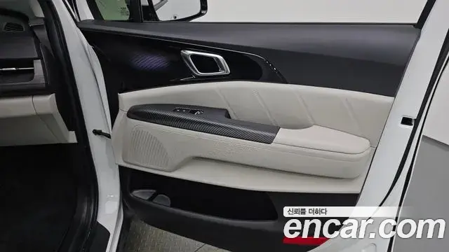 Kia Carnival 2023 — Şəkil 23/38