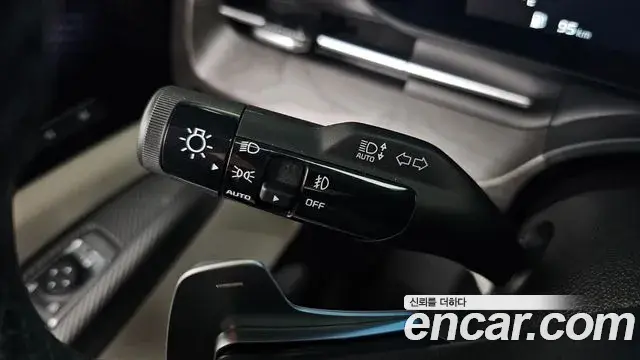 Kia Carnival 2023 — Şəkil 32/38