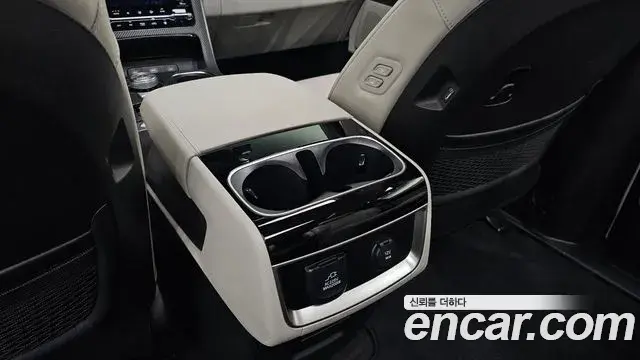 Kia Carnival 2023 — Şəkil 21/38