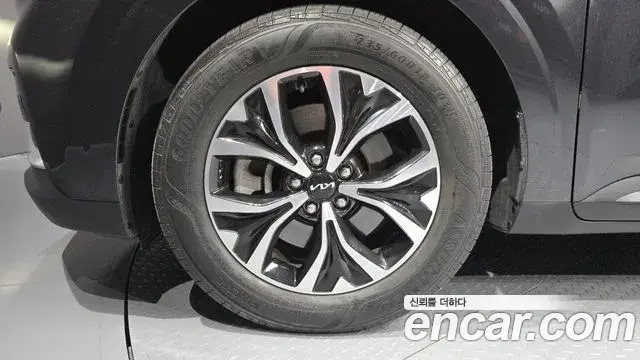 Kia Carnival 2021 — Фото 5/20